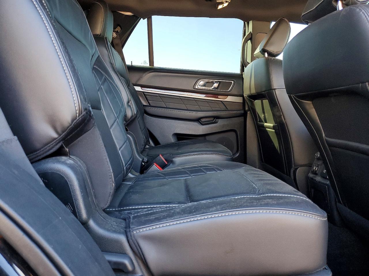 2018 FORD EXPLORER PLATINUM photo 11