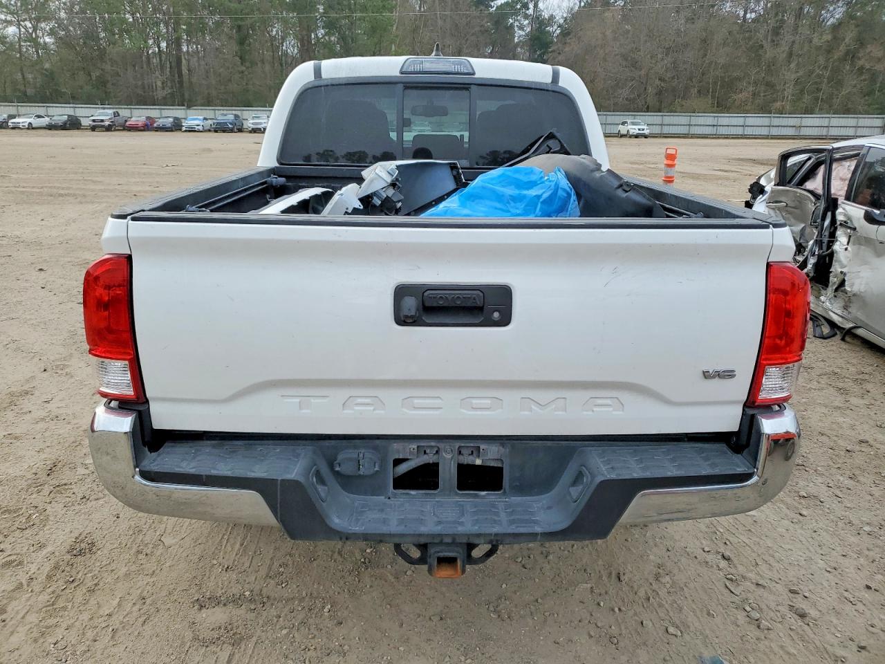 2017 TOYOTA TACOMA DOUBLE CAB photo 6