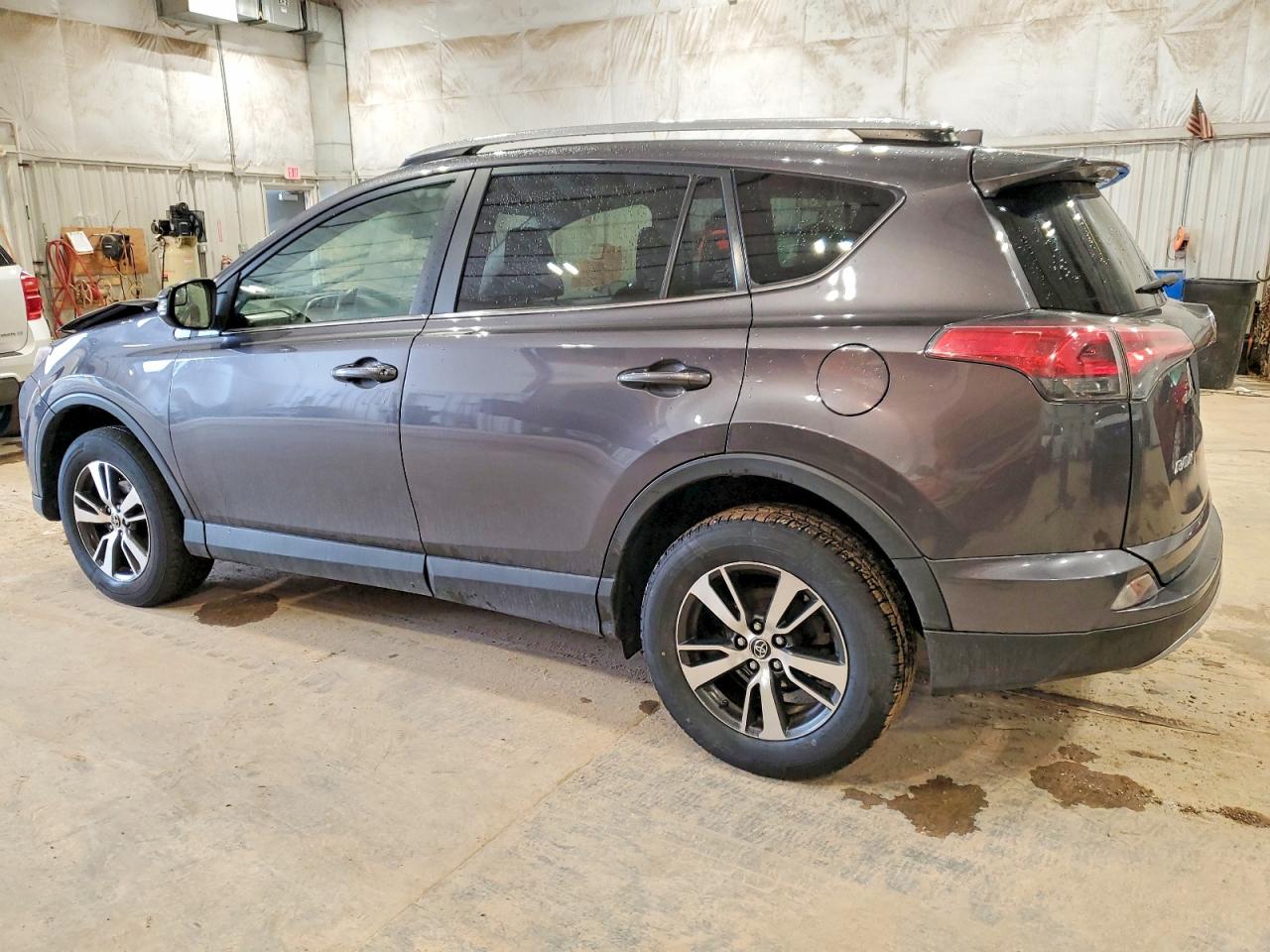 2017 TOYOTA RAV4 XLE photo 3