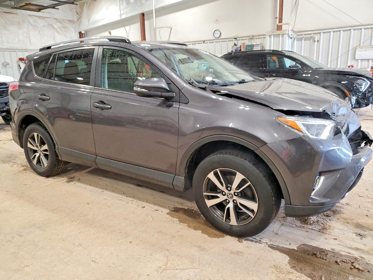 2017 TOYOTA RAV4 XLE photo 7