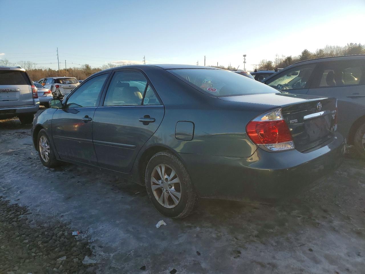 2005 TOYOTA CAMRY LE photo 2