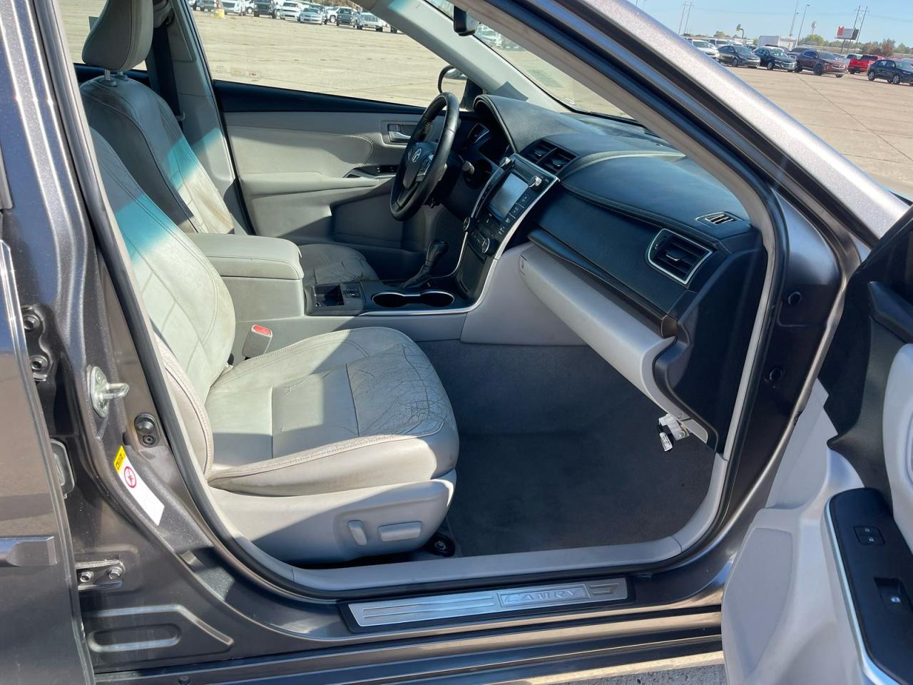 2017 TOYOTA CAMRY LE photo 5
