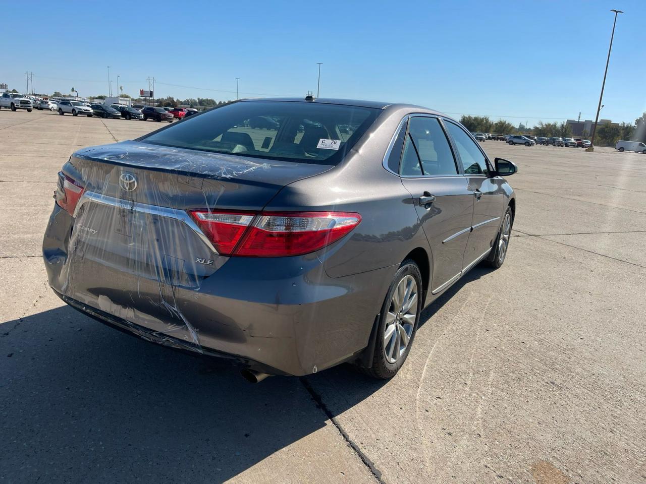 2017 TOYOTA CAMRY LE photo 4