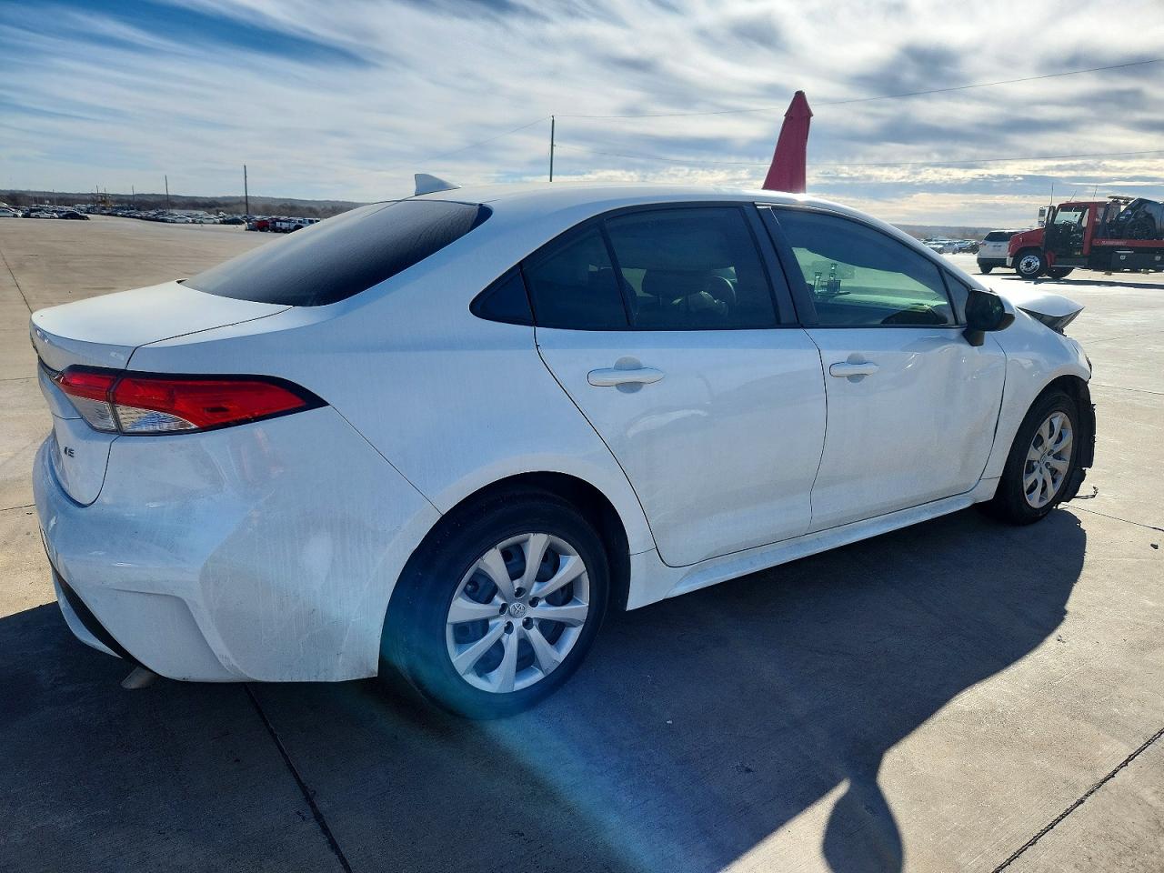 2022 TOYOTA COROLLA LE photo 3