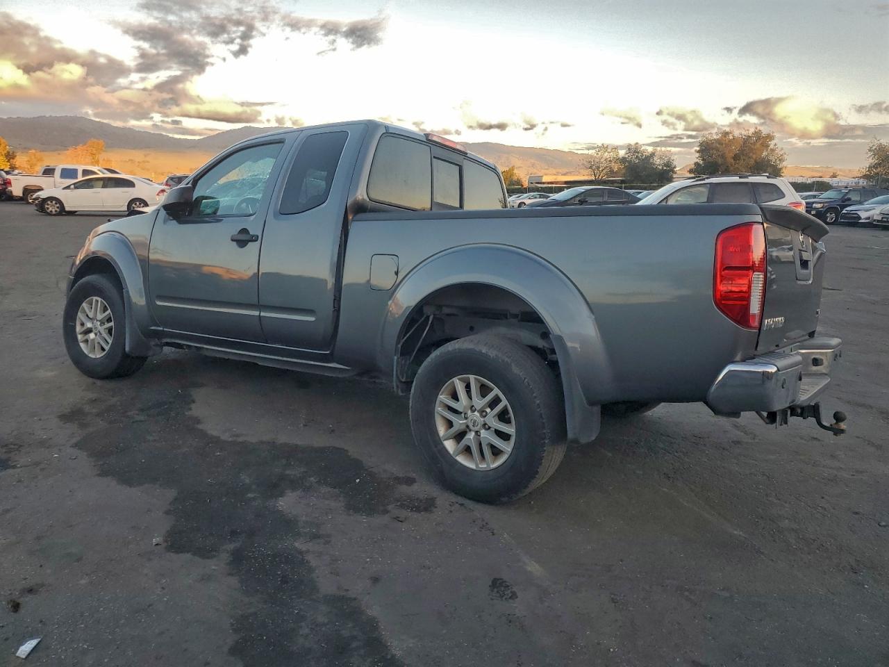 2017 NISSAN FRONTIER SV photo 2