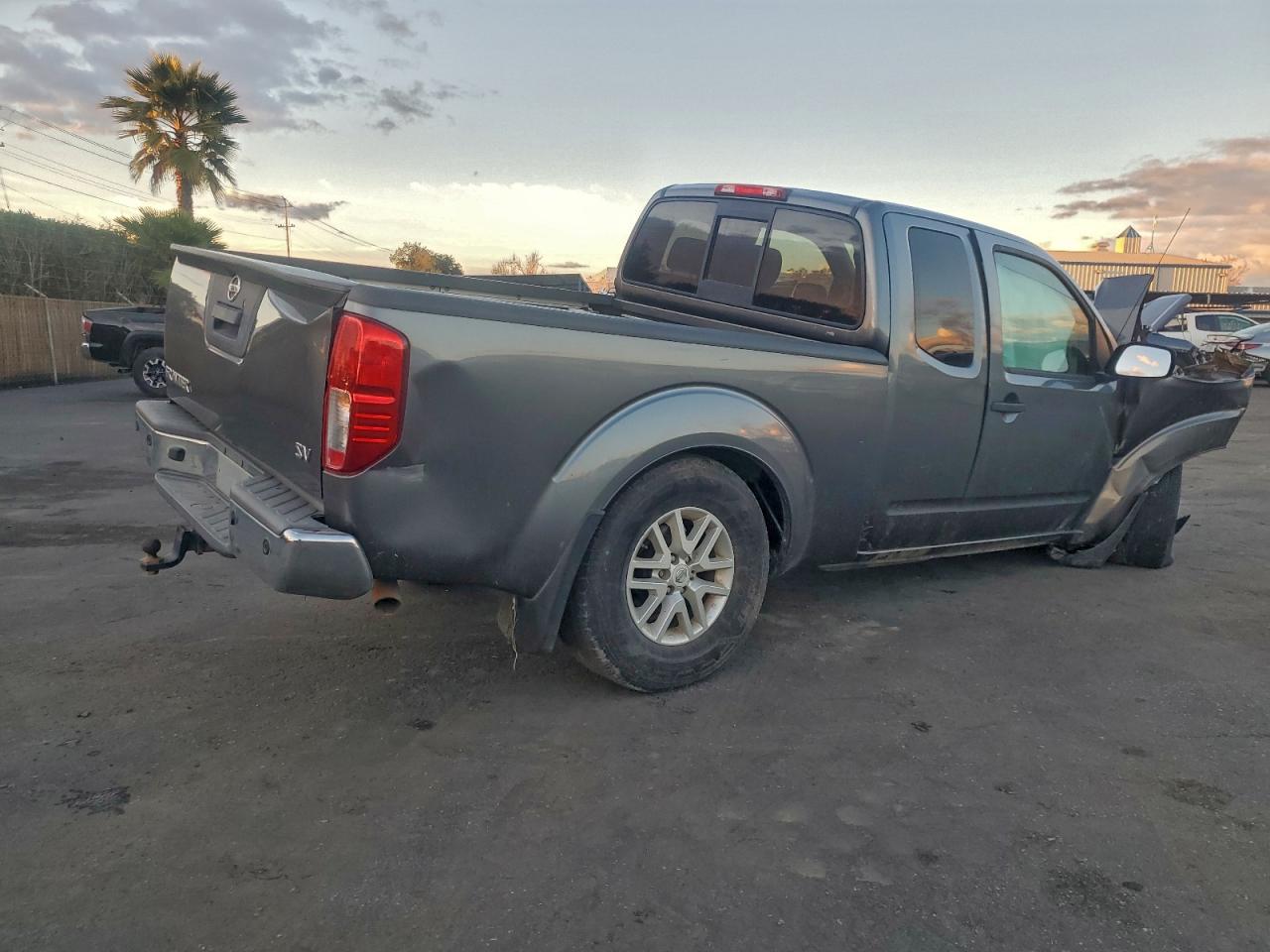 2017 NISSAN FRONTIER SV photo 3