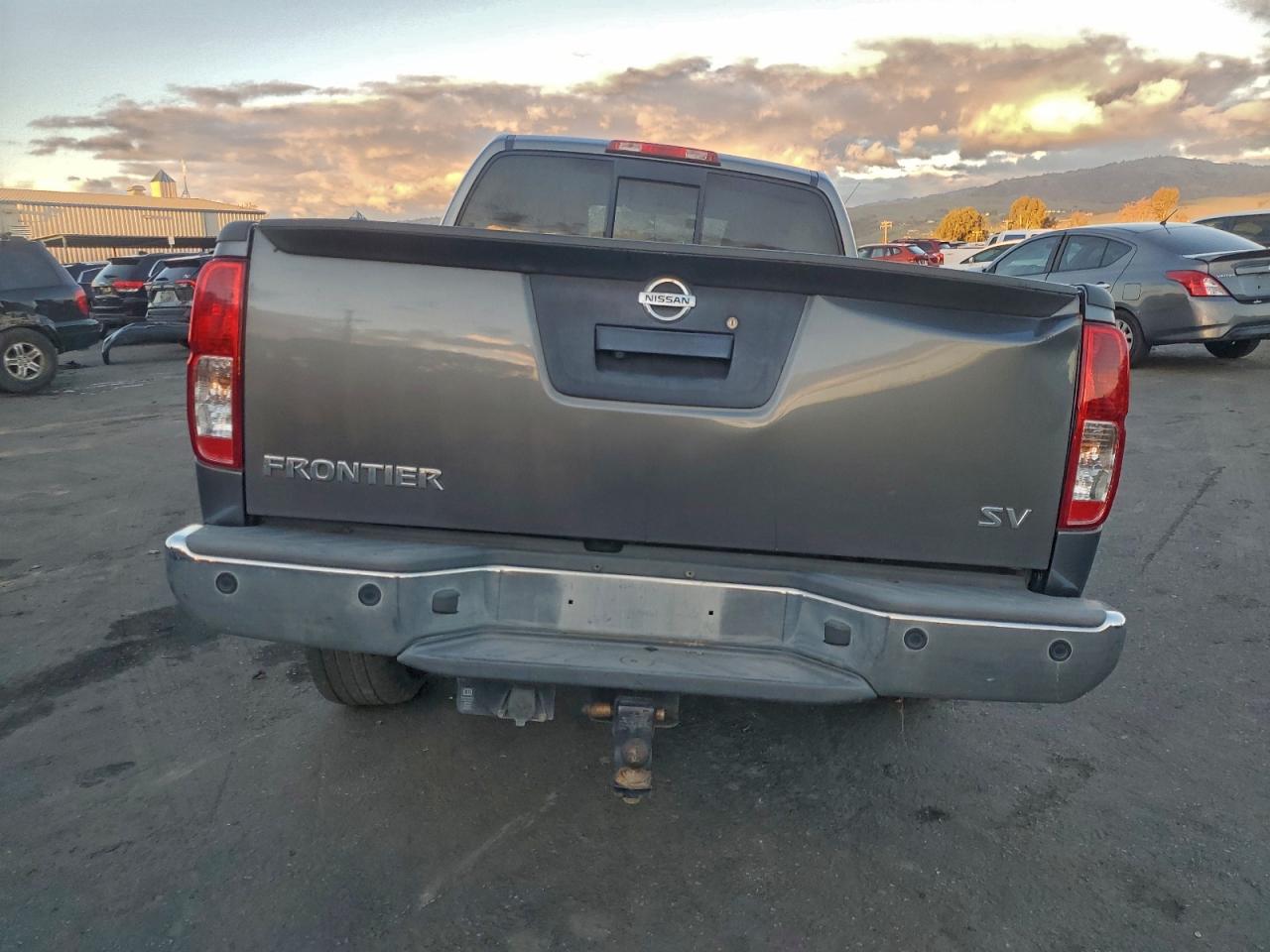 2017 NISSAN FRONTIER SV photo 6
