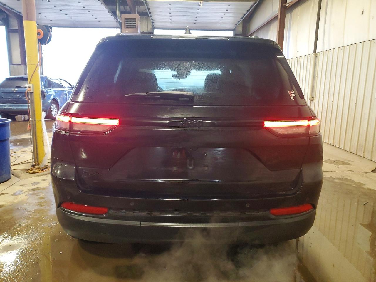 2024 JEEP GRAND CHEROKEE LAREDO photo 6
