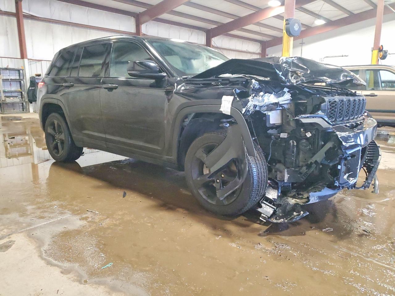 2024 JEEP GRAND CHEROKEE LAREDO photo 4
