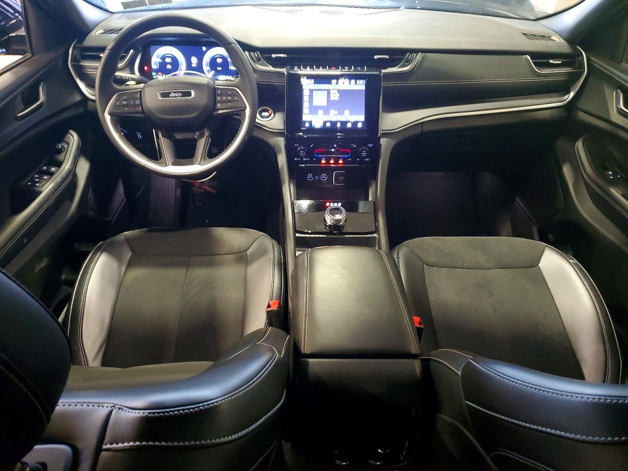 2024 JEEP GRAND CHEROKEE LAREDO photo 8