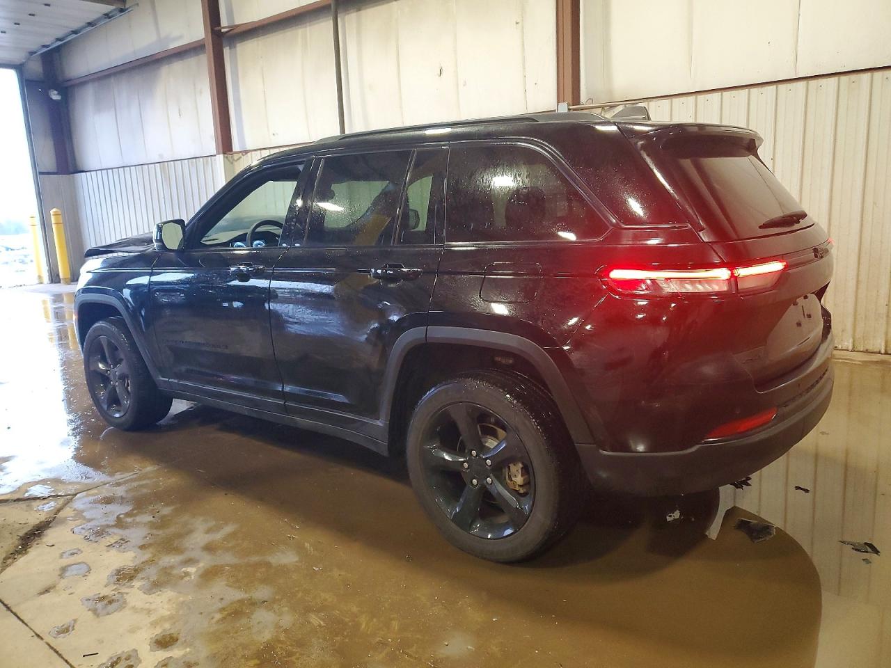 2024 JEEP GRAND CHEROKEE LAREDO photo 2
