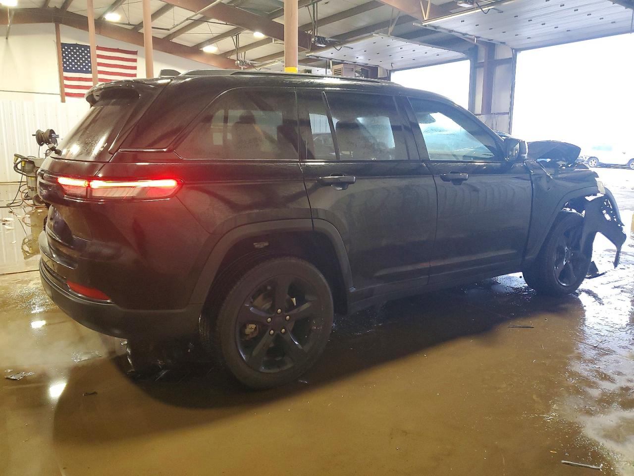 2024 JEEP GRAND CHEROKEE LAREDO photo 3