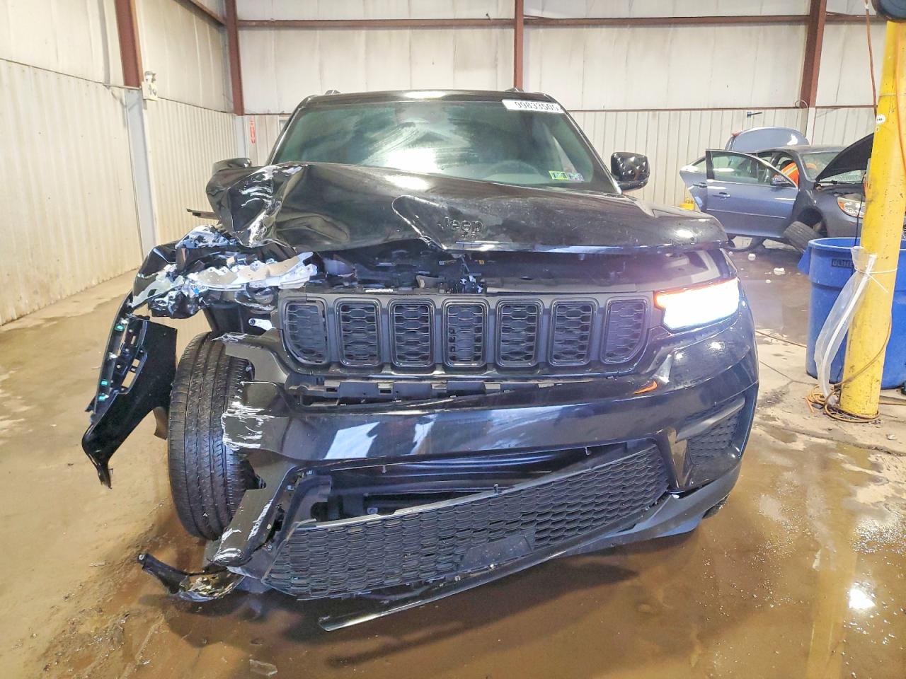 2024 JEEP GRAND CHEROKEE LAREDO photo 5