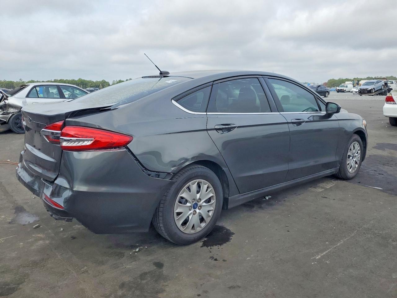 2019 FORD FUSION S photo 4