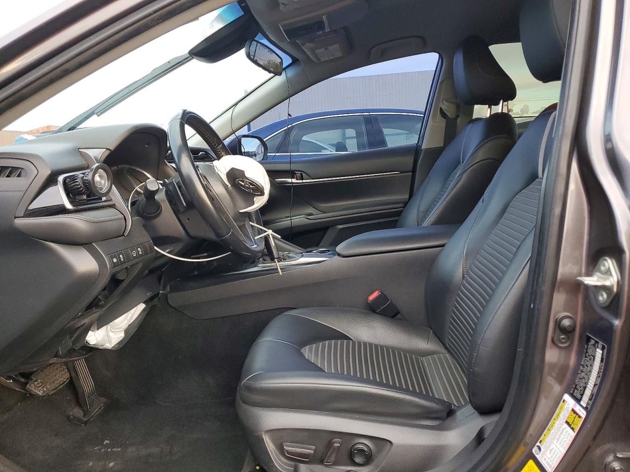 2020 TOYOTA CAMRY SE photo 13