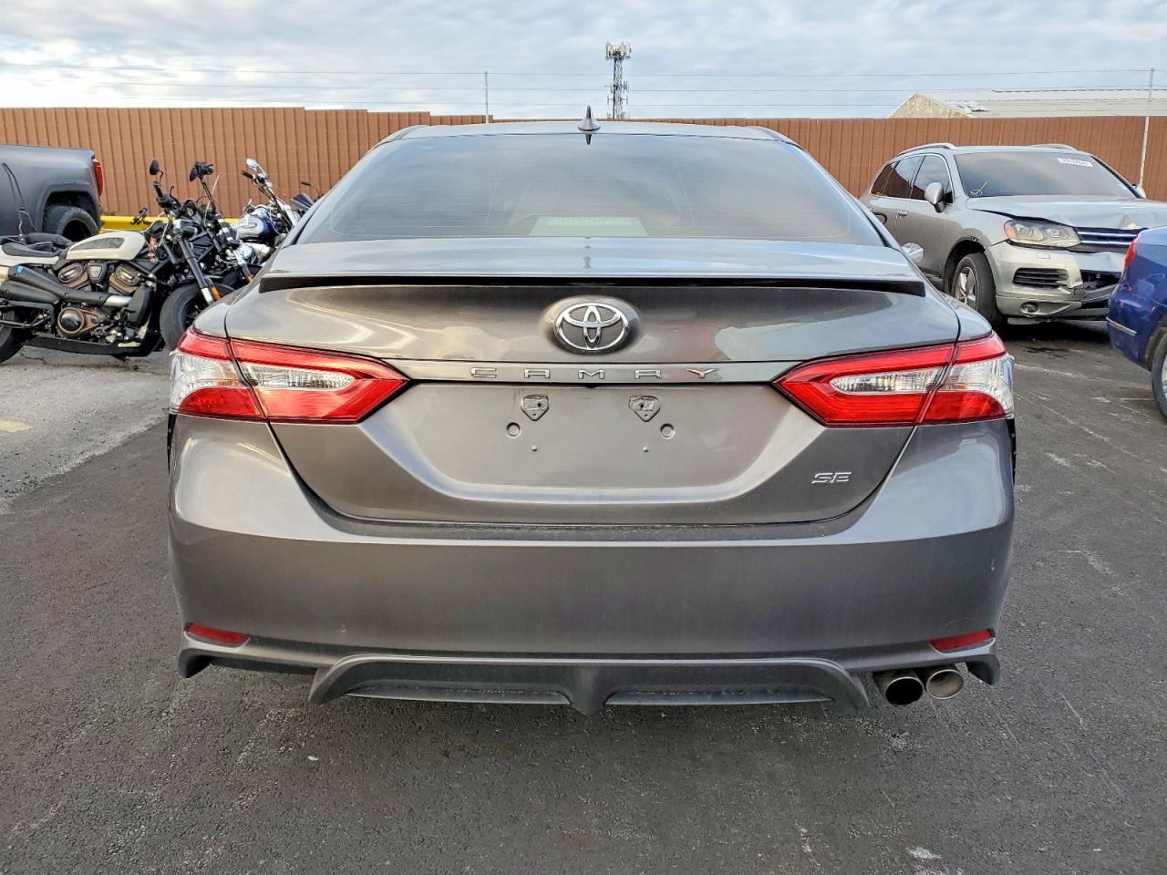 2020 TOYOTA CAMRY SE photo 11