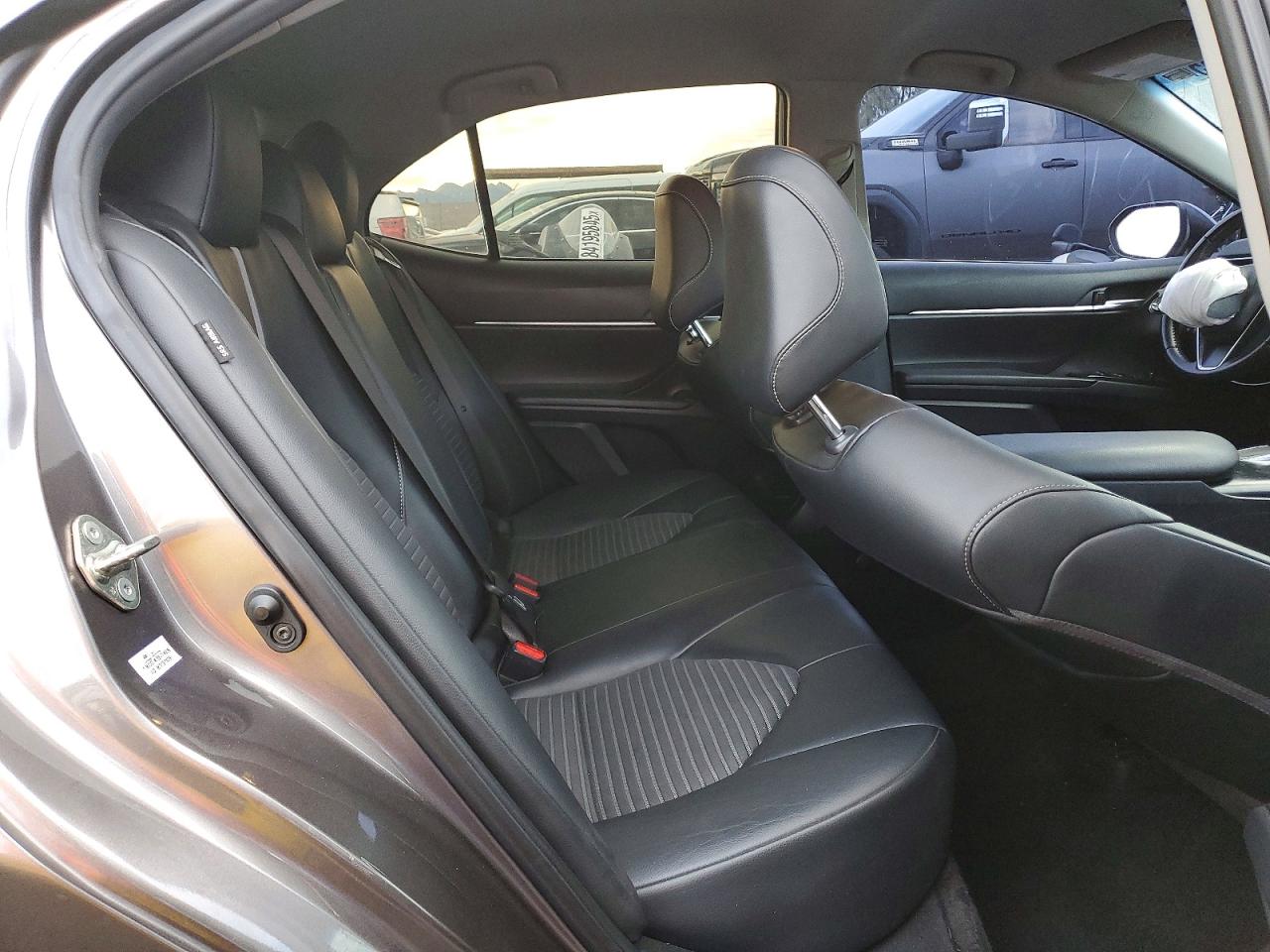 2020 TOYOTA CAMRY SE photo 19