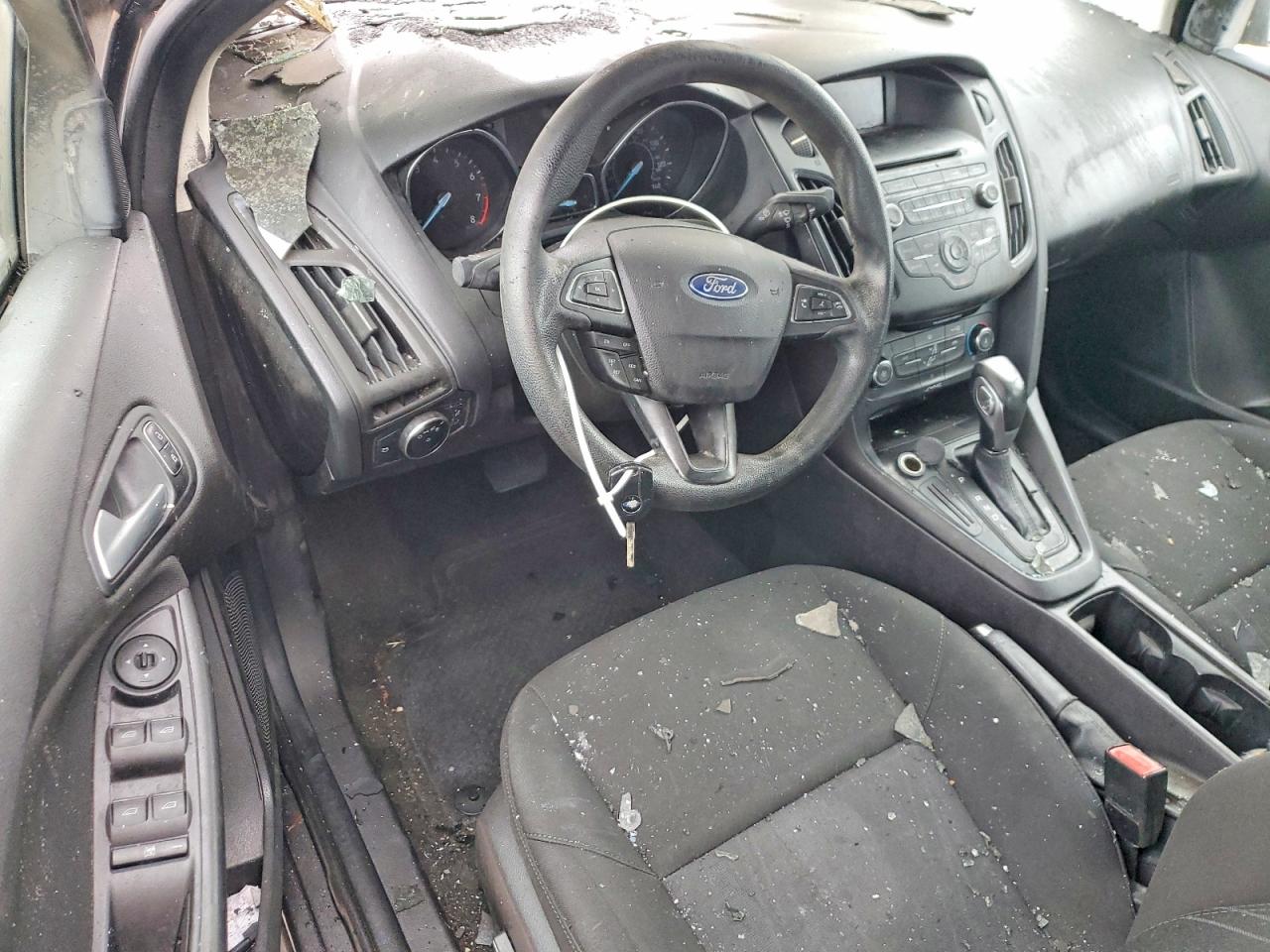 2015 FORD FOCUS SE photo 8