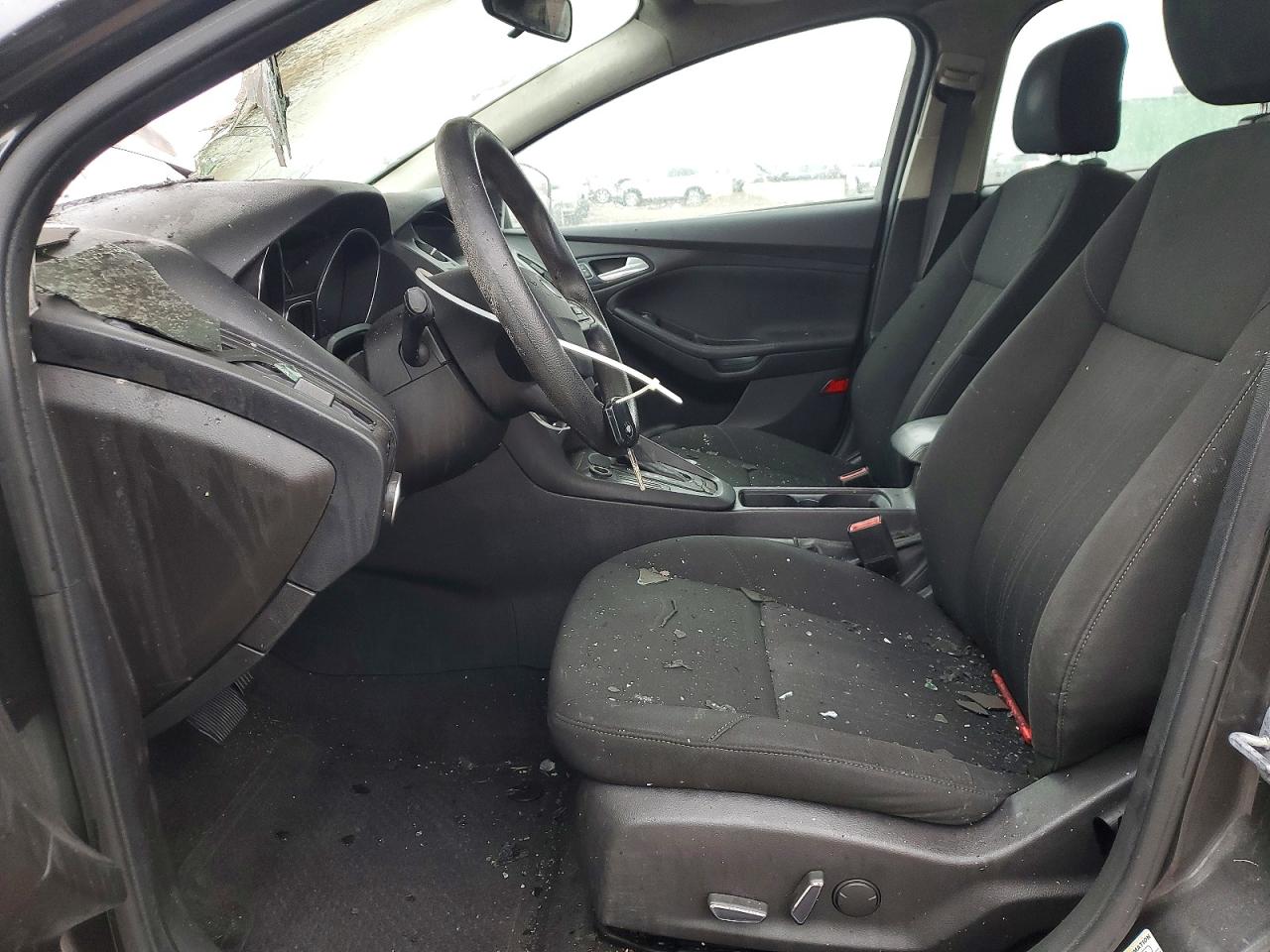 2015 FORD FOCUS SE photo 7