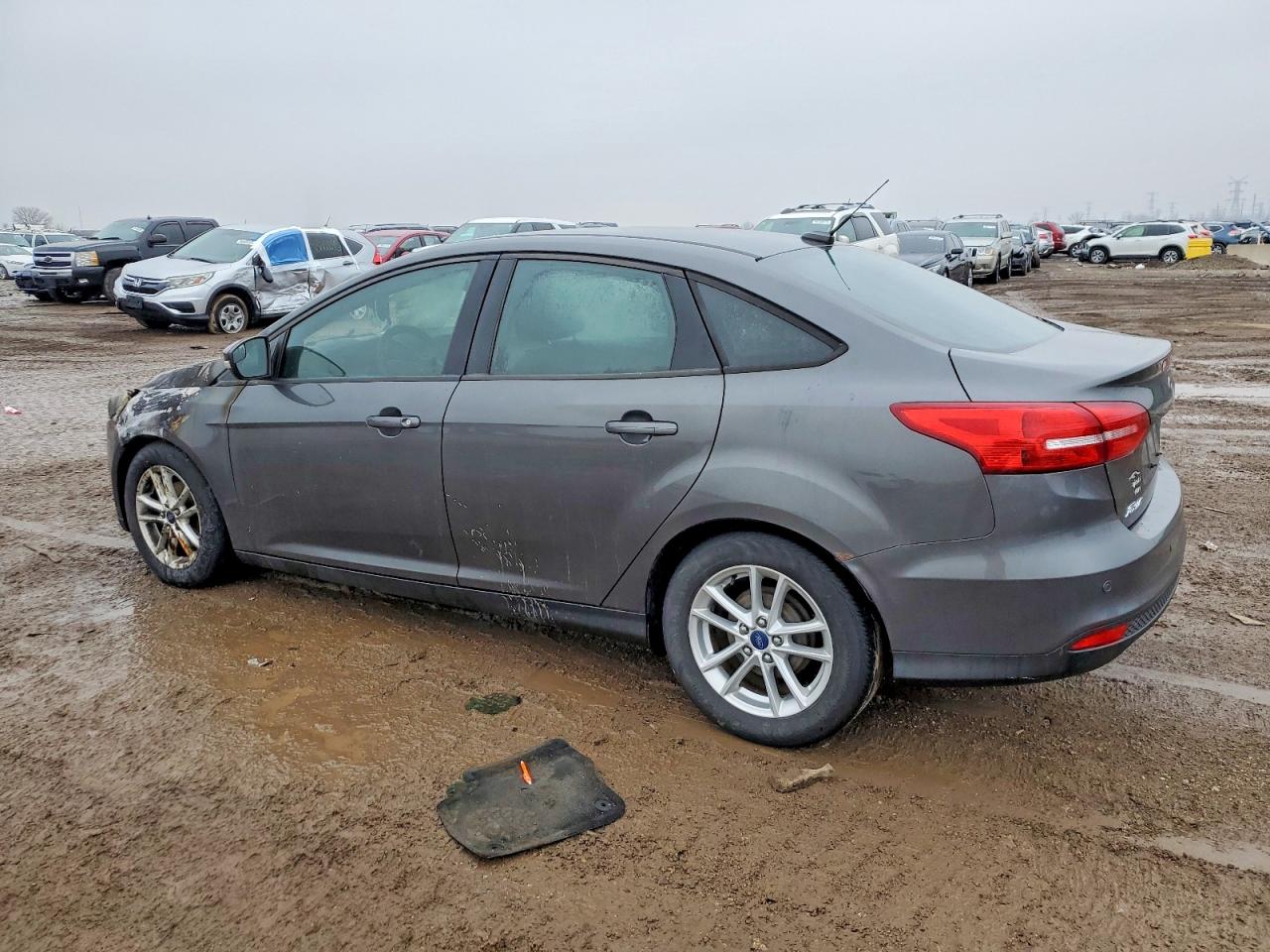 2015 FORD FOCUS SE photo 2