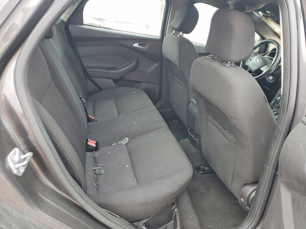 2015 FORD FOCUS SE photo 10