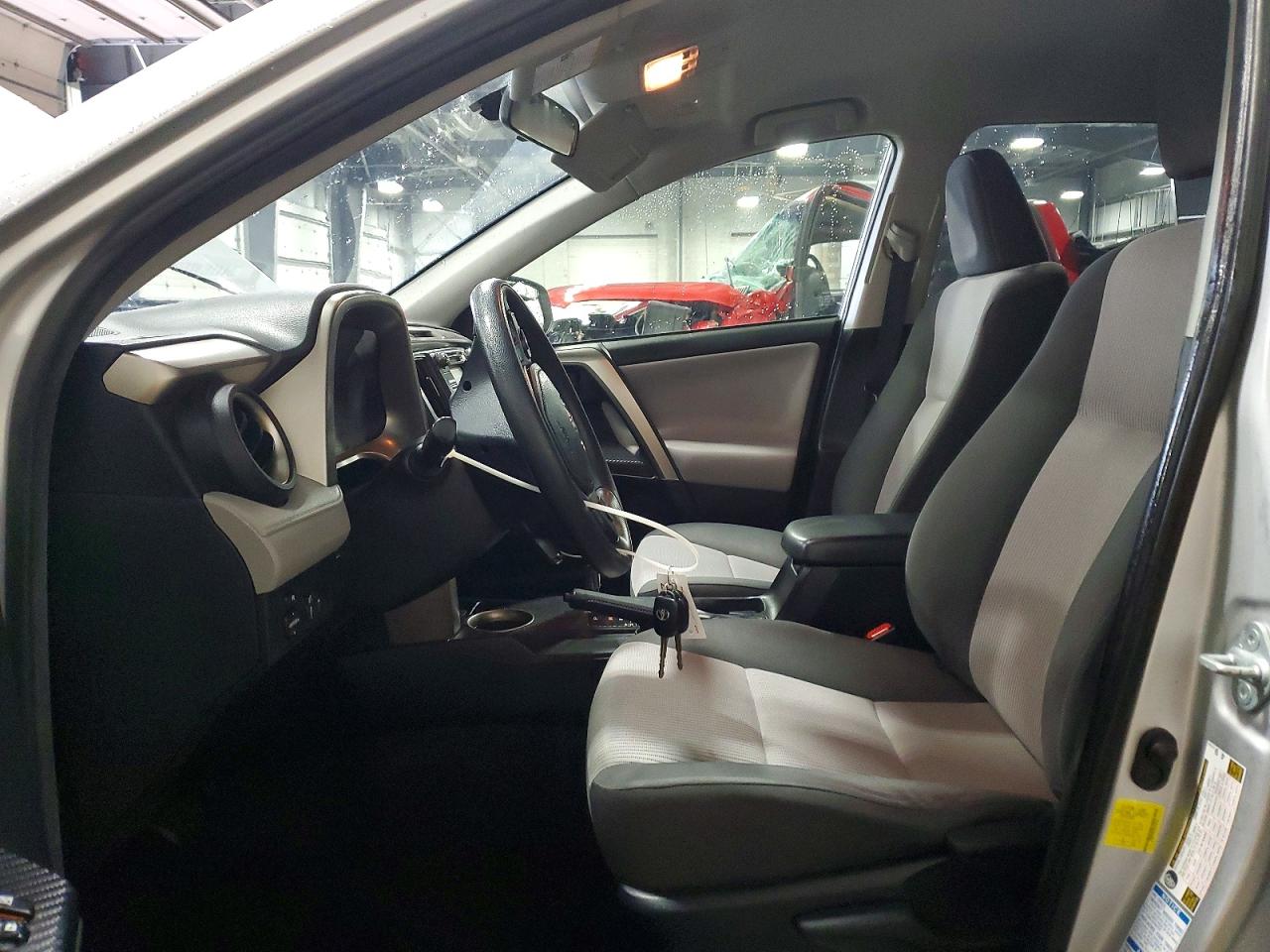 2015 TOYOTA RAV4 LE photo 7