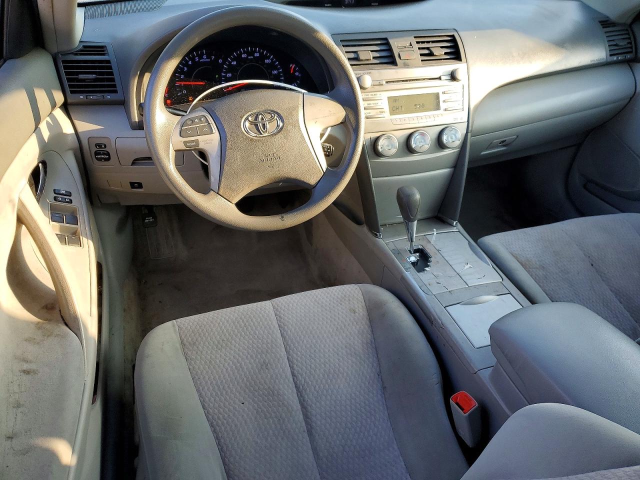 2011 TOYOTA CAMRY photo 8