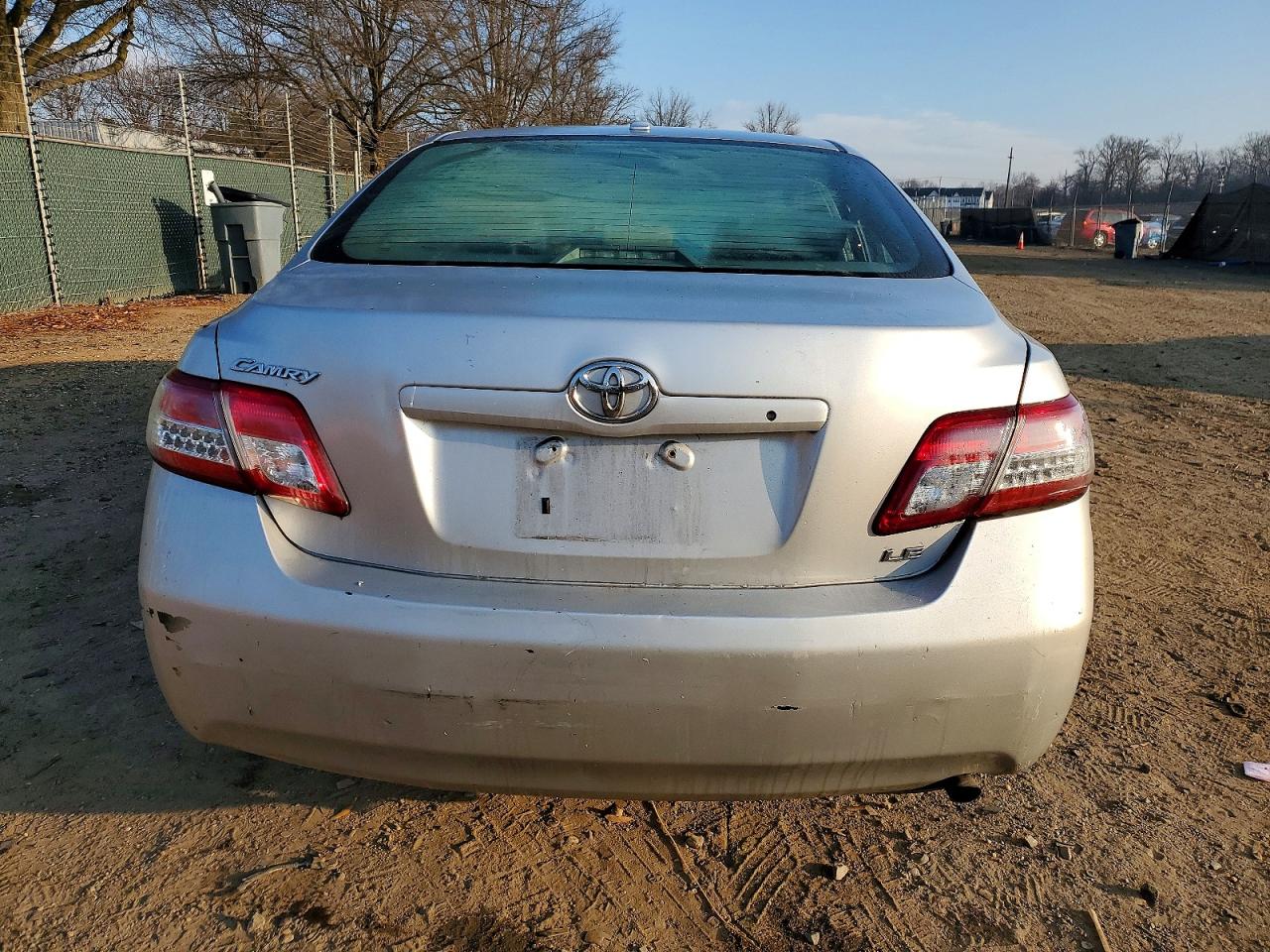 2011 TOYOTA CAMRY photo 6