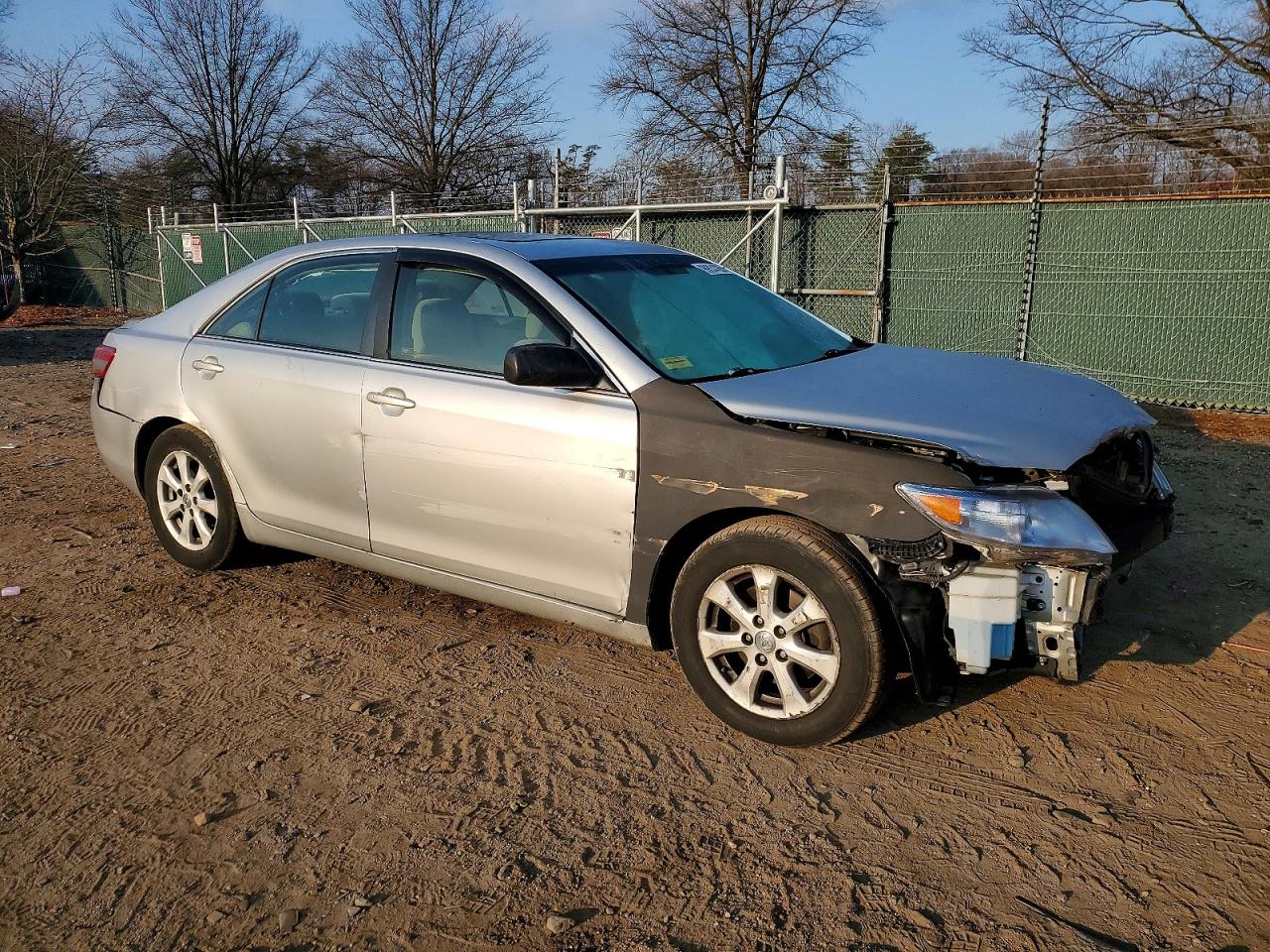 2011 TOYOTA CAMRY photo 4