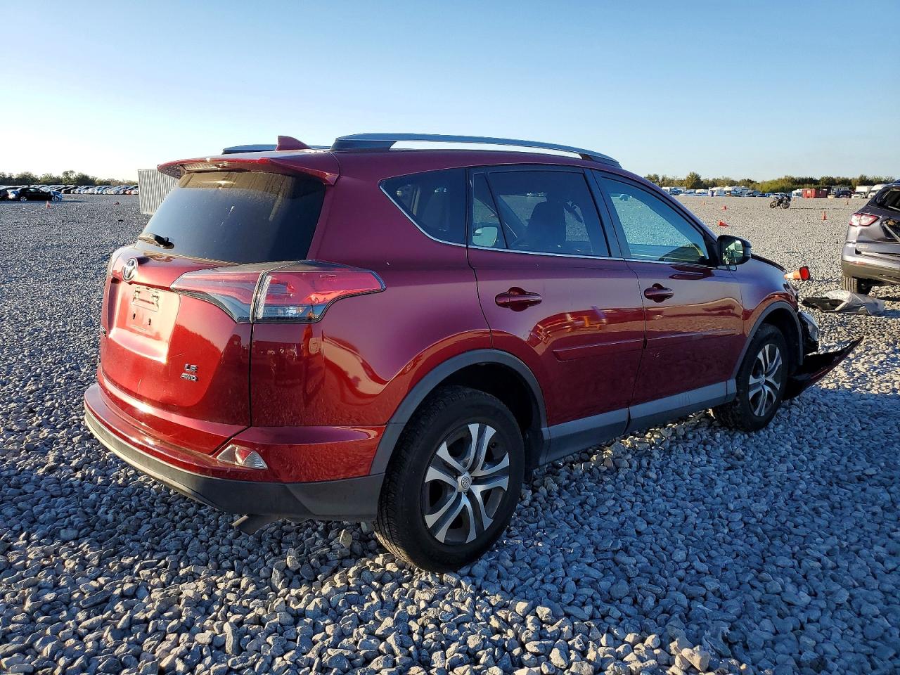 2018 TOYOTA RAV4 LE photo 5