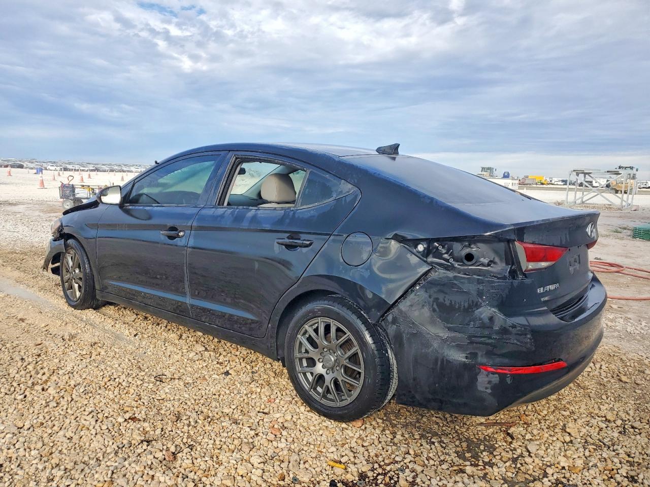 2017 HYUNDAI ELANTRA SE photo 2