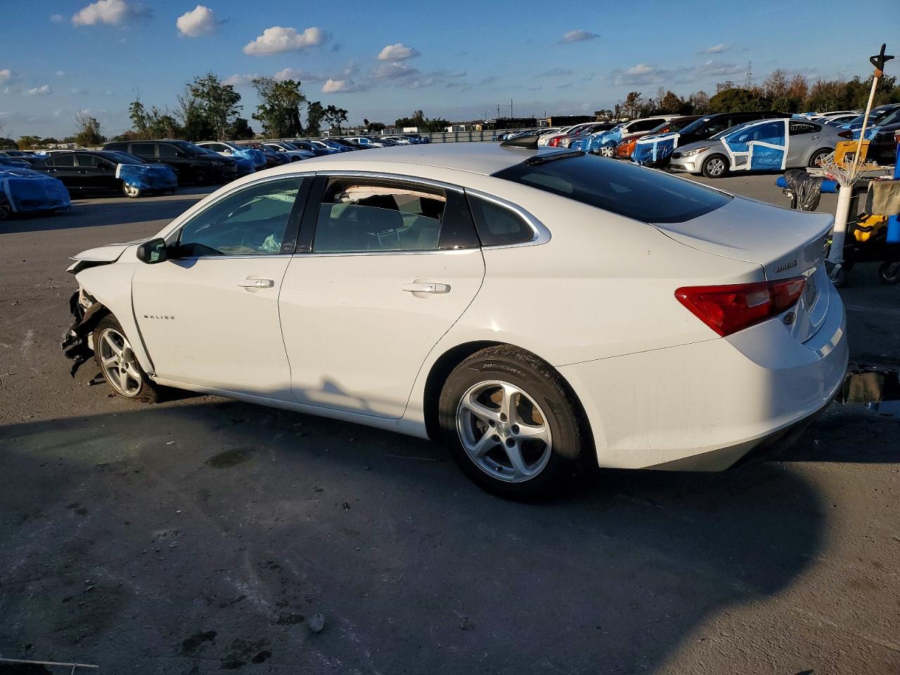 2018 CHEVROLET MALIBU LS photo 2