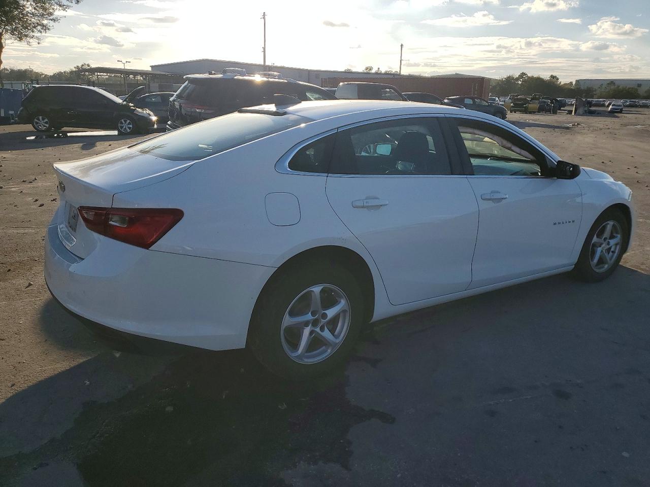 2018 CHEVROLET MALIBU LS photo 3
