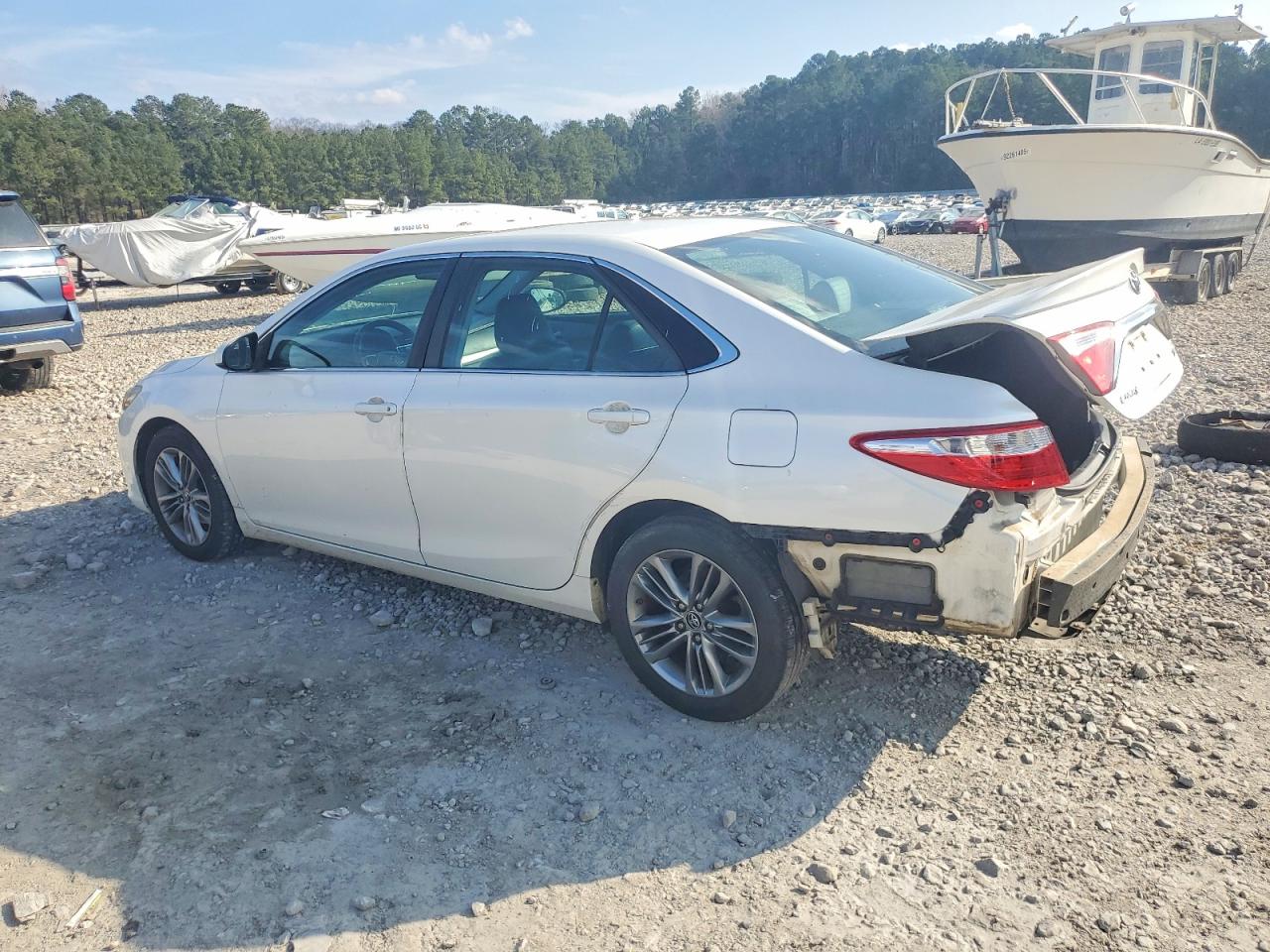 2015 TOYOTA CAMRY LE photo 2