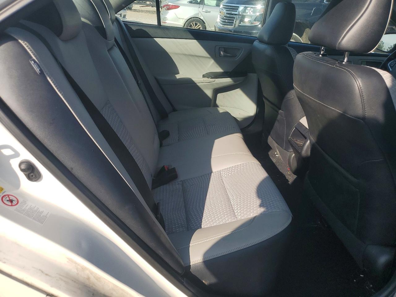 2015 TOYOTA CAMRY LE photo 10