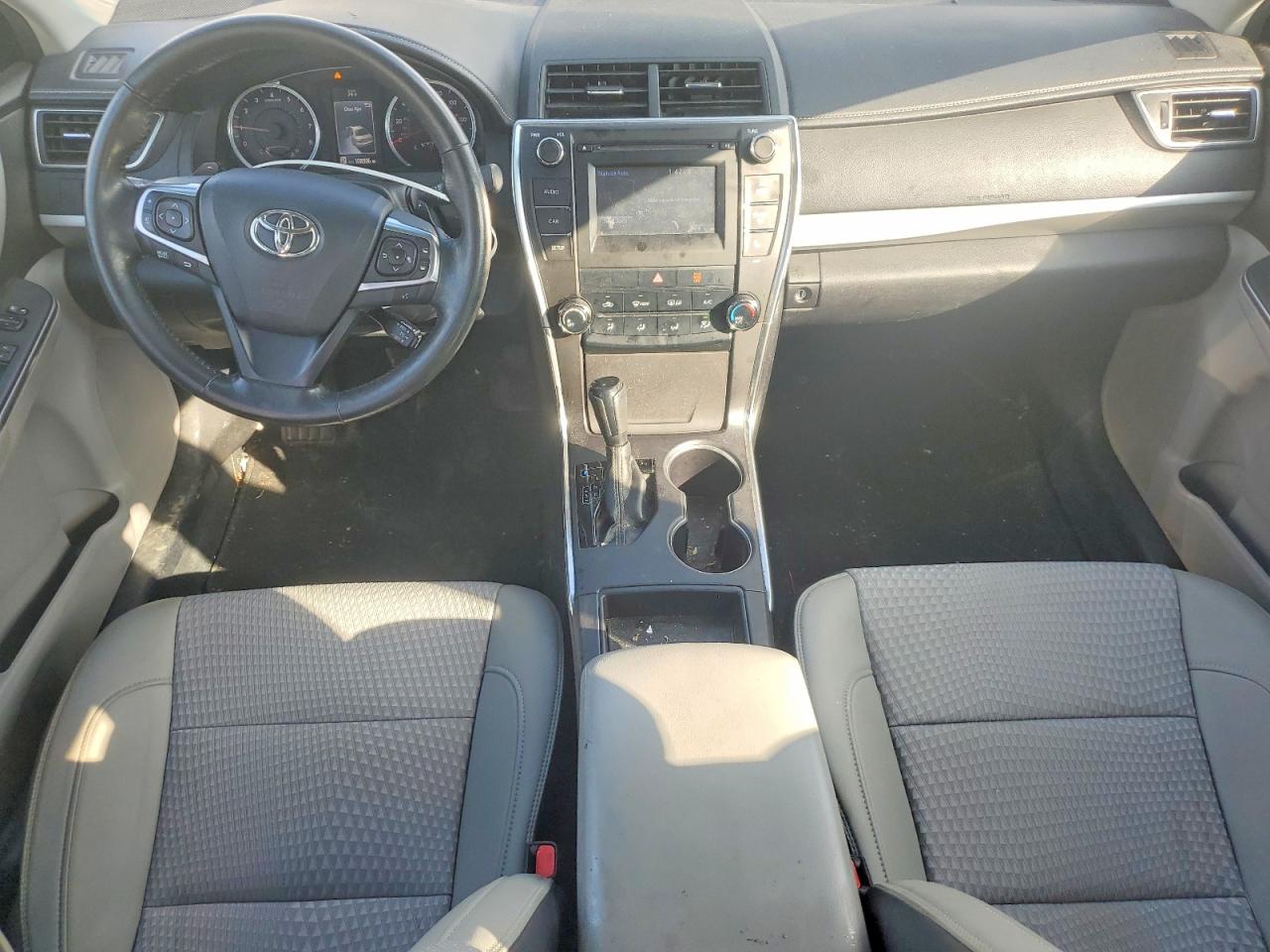 2015 TOYOTA CAMRY LE photo 8