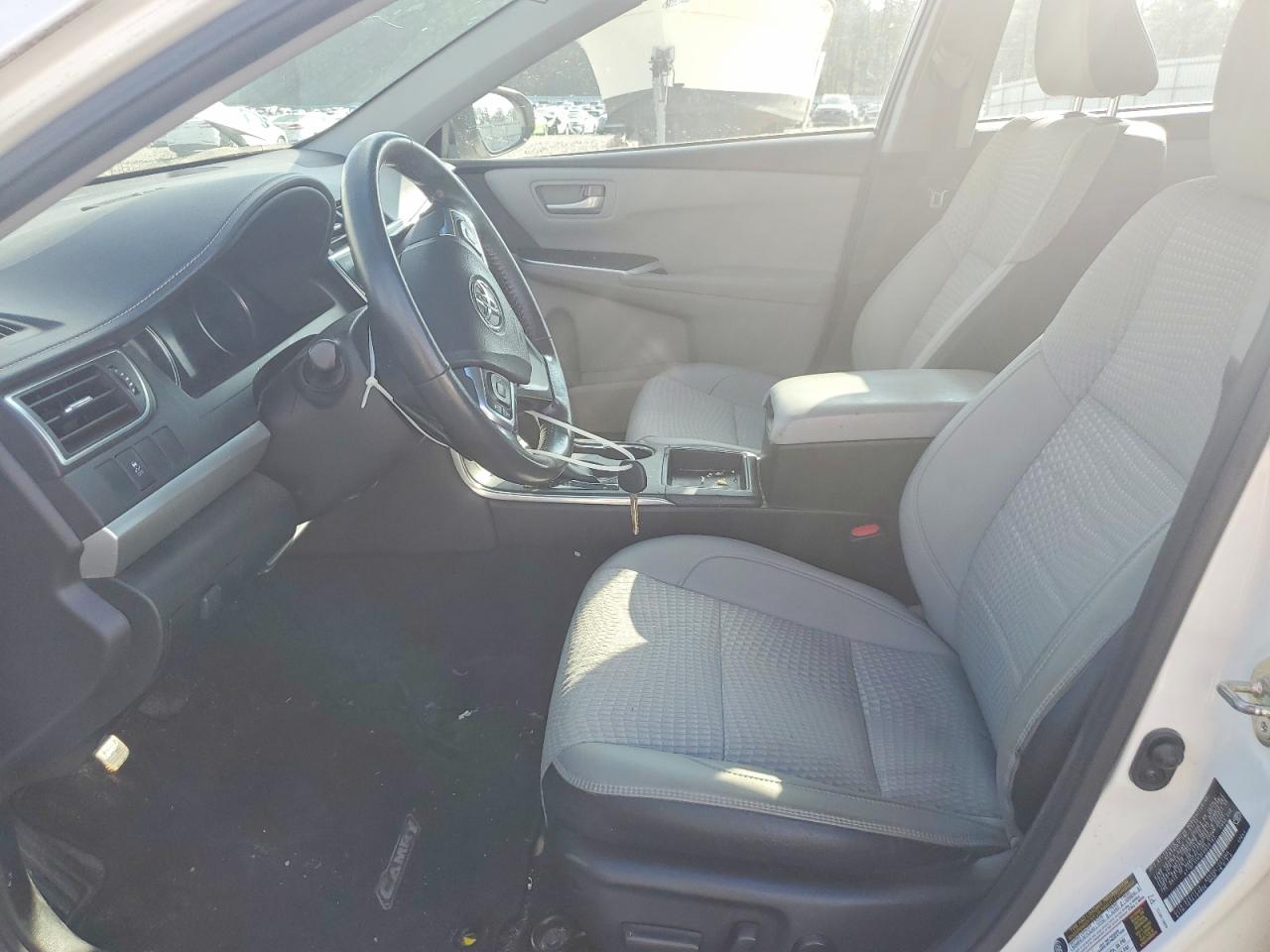 2015 TOYOTA CAMRY LE photo 7
