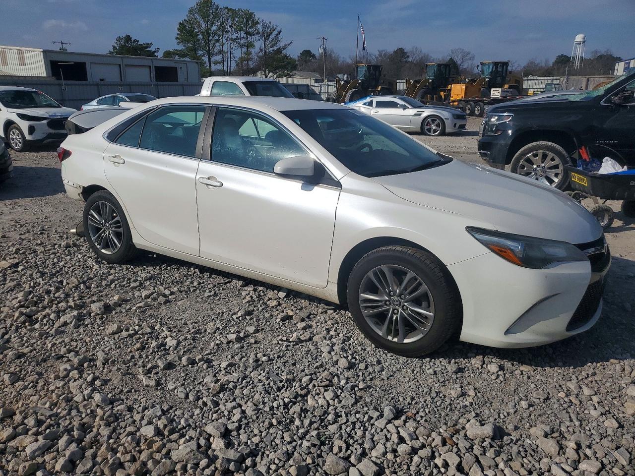 2015 TOYOTA CAMRY LE photo 4