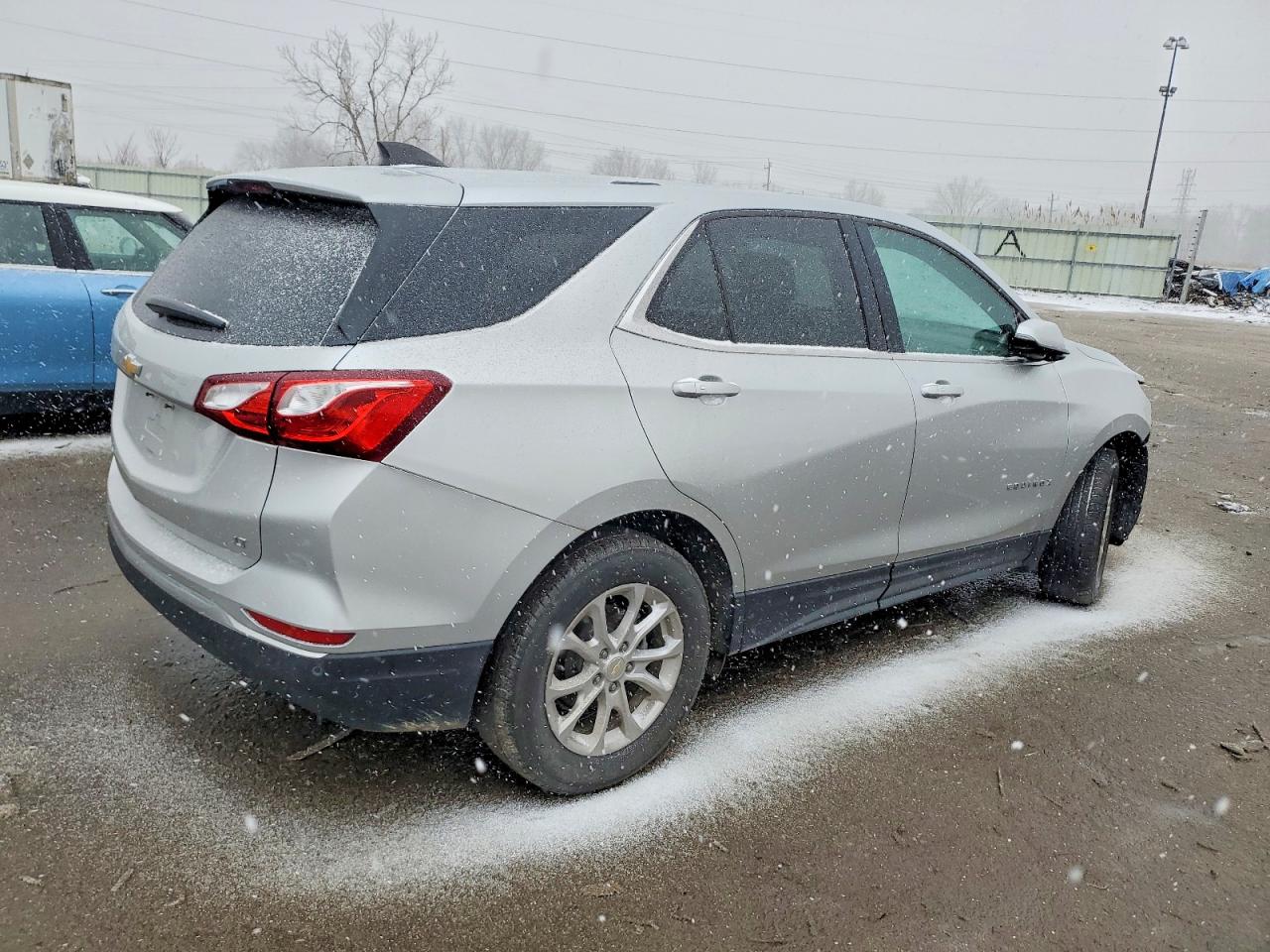 2019 CHEVROLET EQUINOX LT photo 3