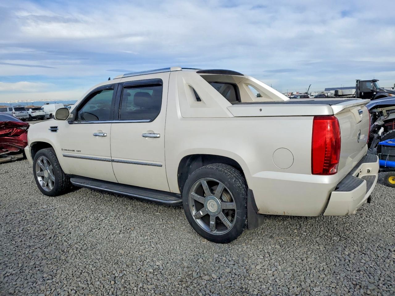 2008 CADILLAC ESCALADE EXT photo 2