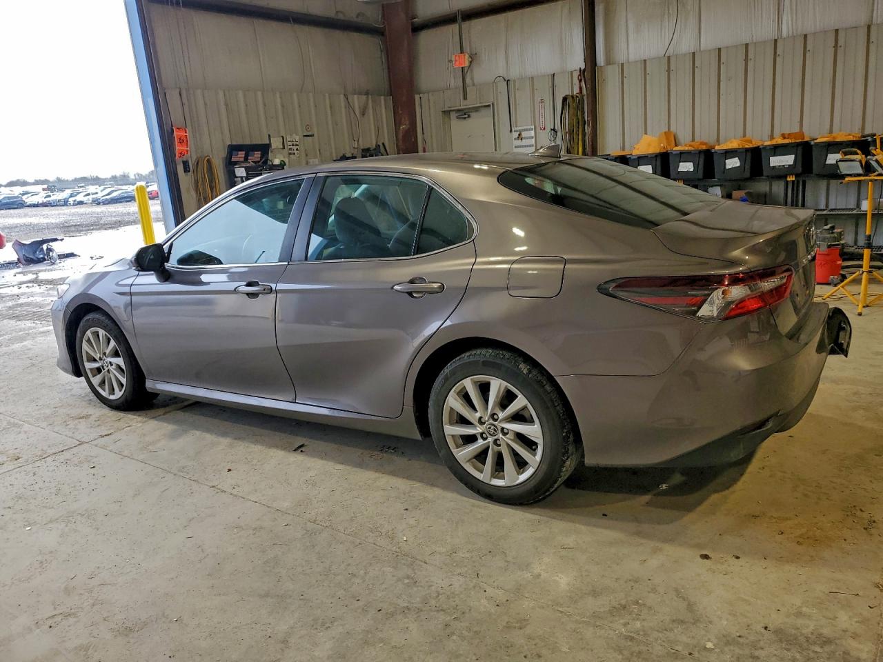 2023 TOYOTA CAMRY LE photo 2