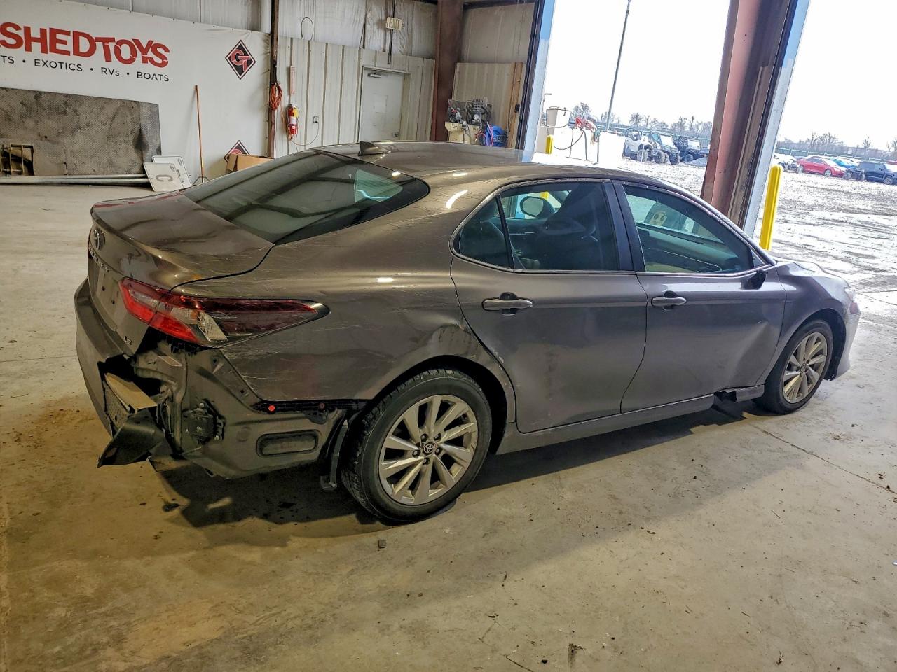 2023 TOYOTA CAMRY LE photo 3