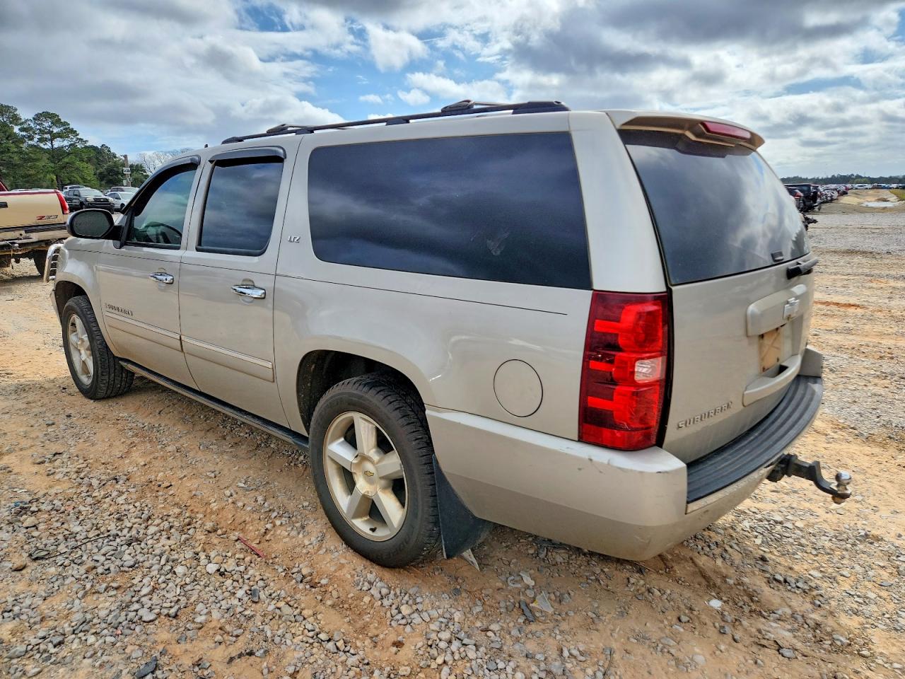 2009 CHEVROLET SUBURBAN C1500 LTZ photo 2
