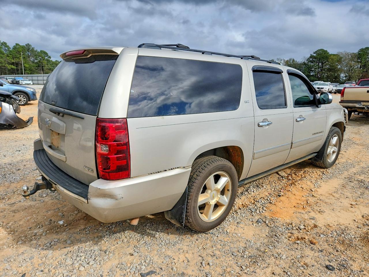 2009 CHEVROLET SUBURBAN C1500 LTZ photo 3