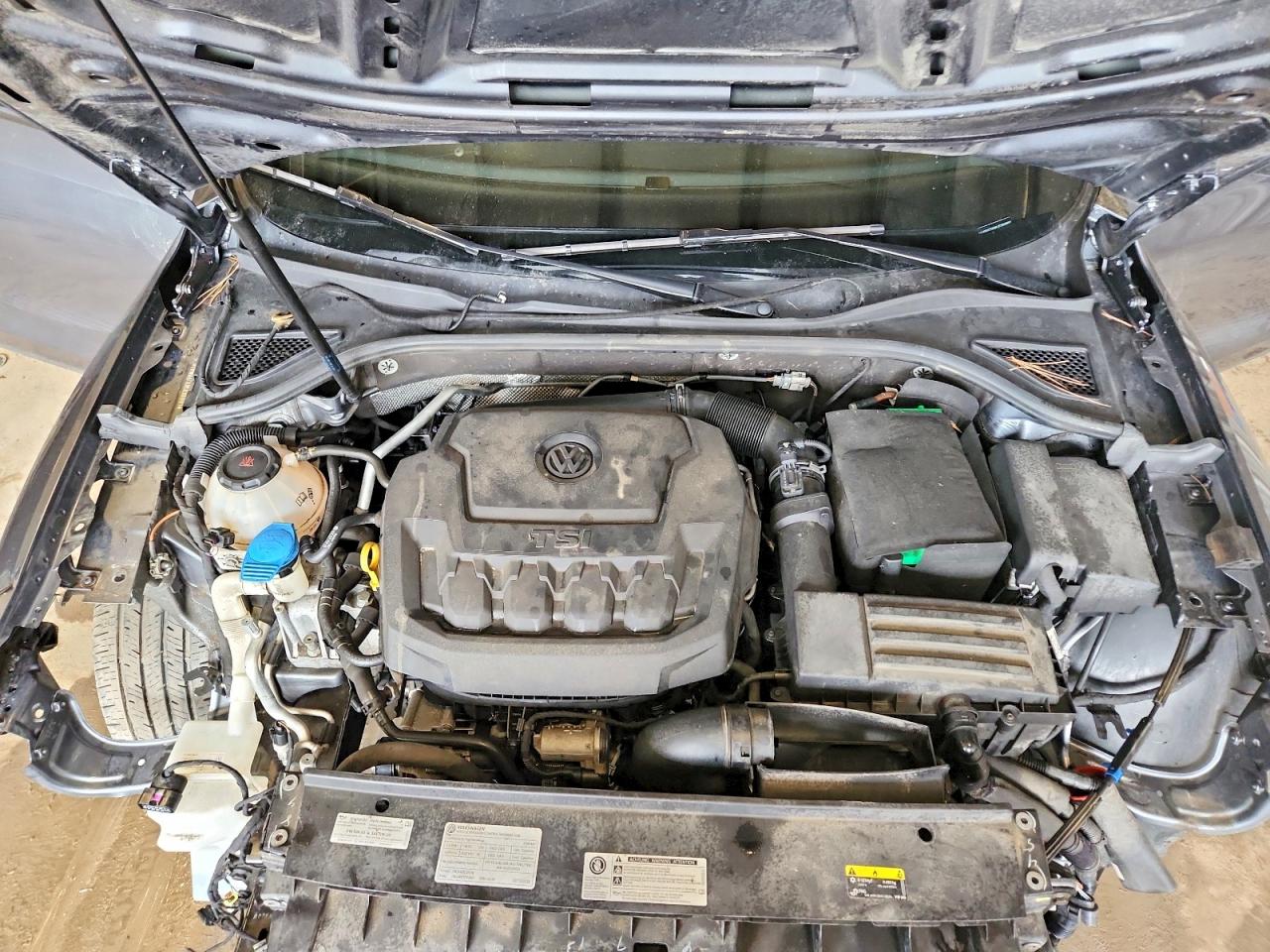 2018 VOLKSWAGEN PASSAT SE photo 11