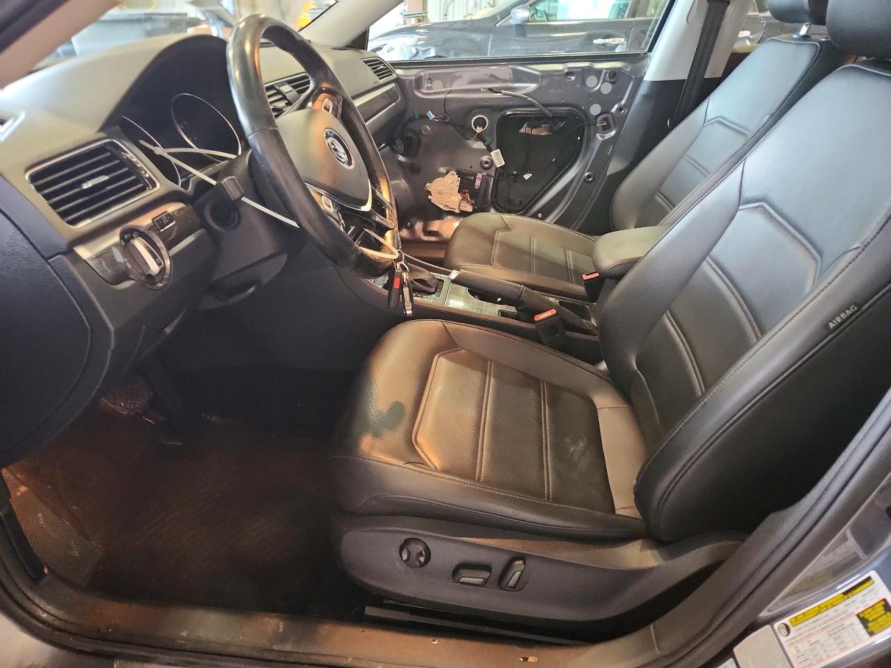 2018 VOLKSWAGEN PASSAT SE photo 7