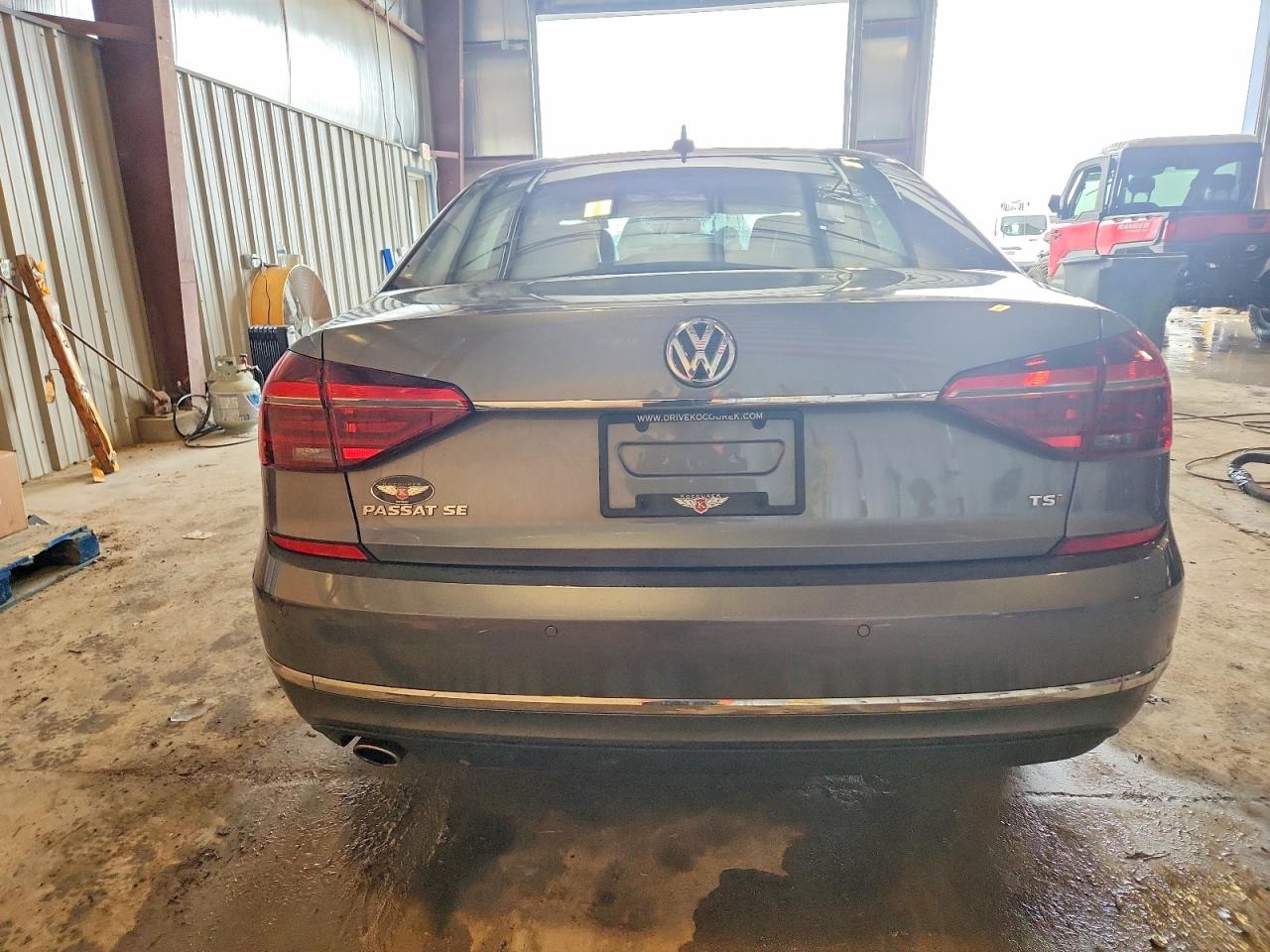 2018 VOLKSWAGEN PASSAT SE photo 6