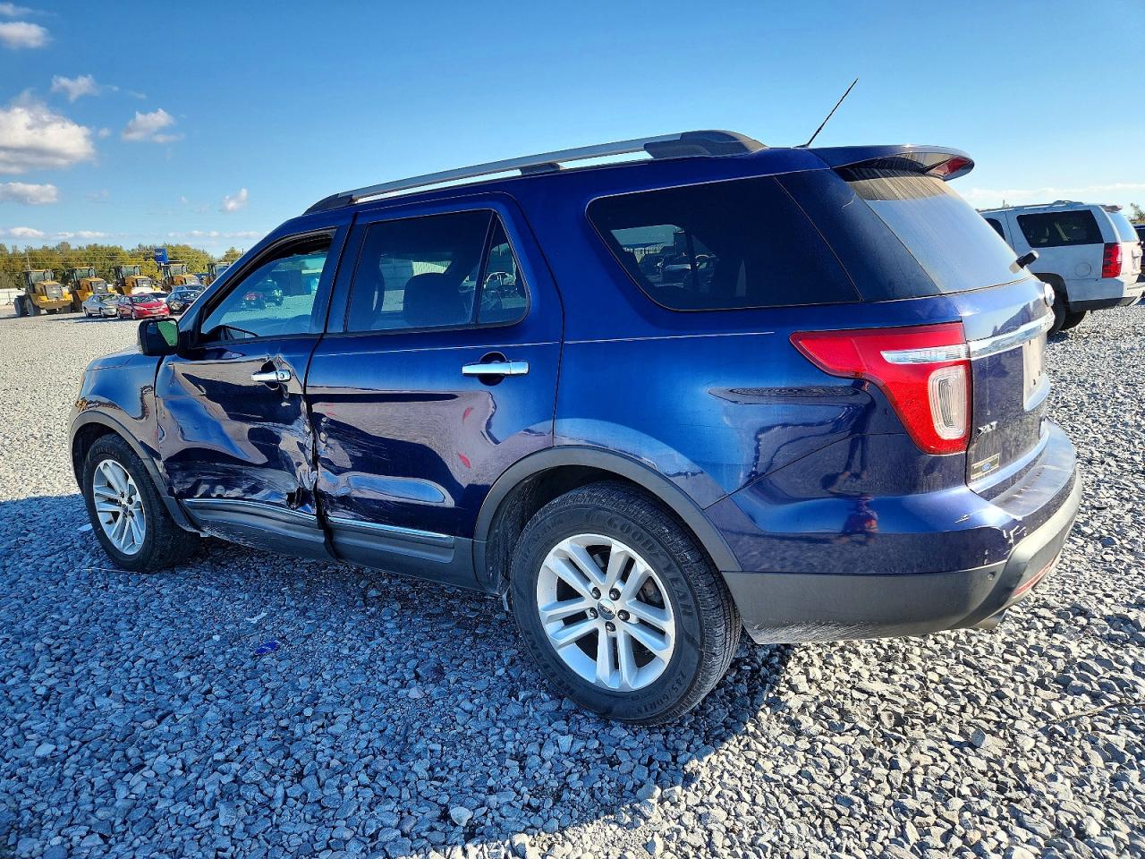 2011 FORD EXPLORER XLT photo 2