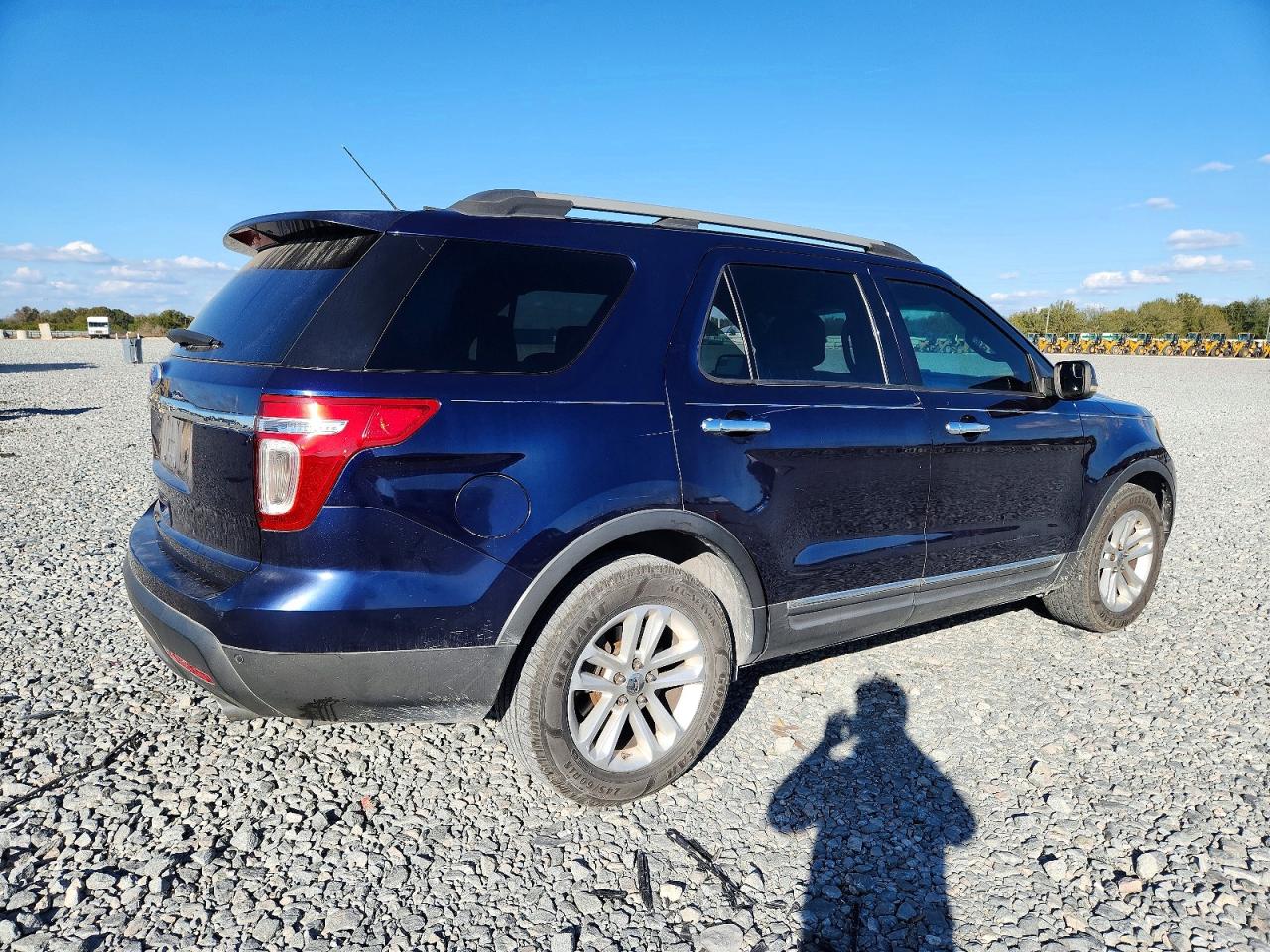 2011 FORD EXPLORER XLT photo 3