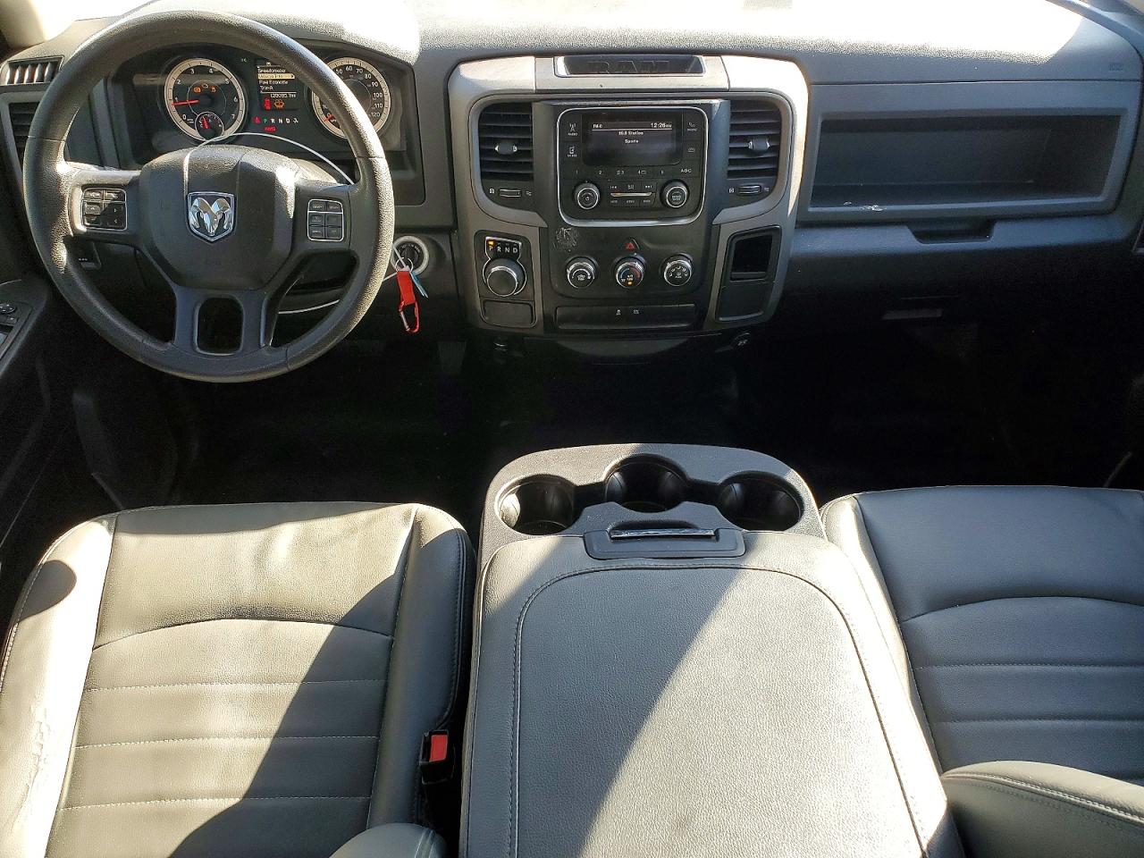 2016 RAM 1500 ST photo 8